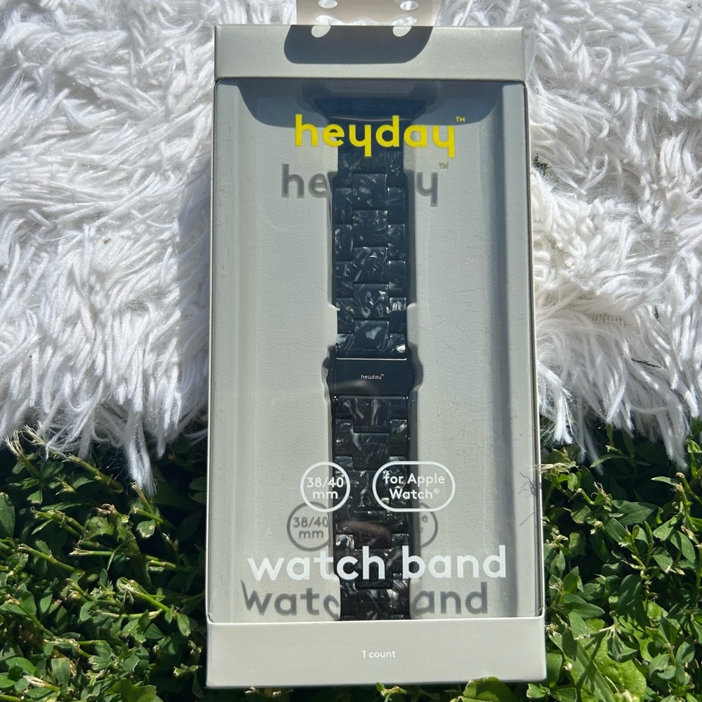 Heyday Apple Watch Band Black Tortoise Shell
38 mm or 40 mm New in package!